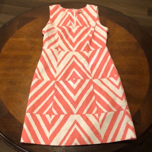 Taylor Dresses & Skirts - Taylor Textured Diamond Print Sheath Dress Size 2